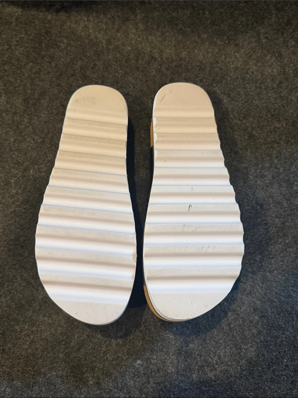 REEF Kaia Criss-Cross slide sandals US size 7 women’s like new